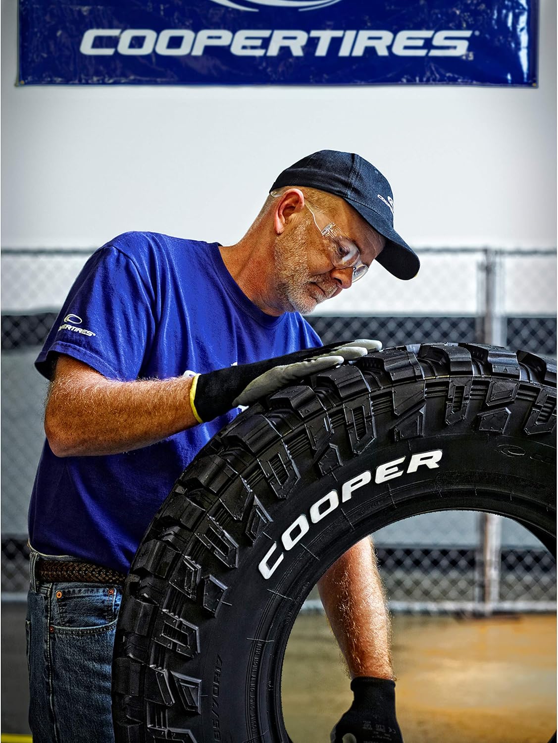 1737134707_Cooper-Discoverer-ST-Maxx-All-Season-LT26560R18-119116Q-Tire.jpg